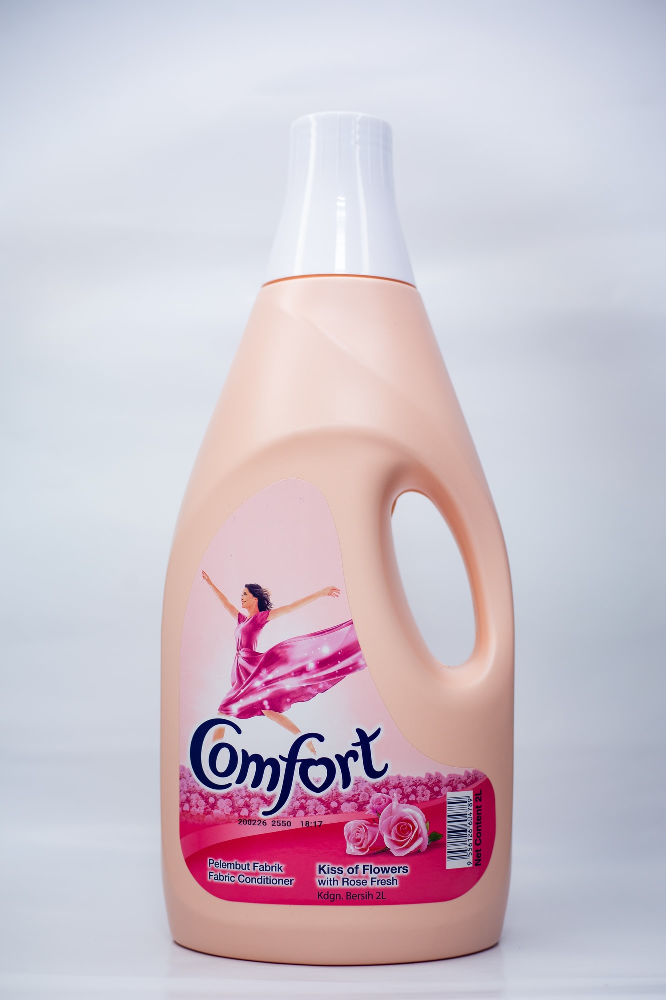 200246 2550 18 17 IP Lembut Fabrik Fabric Conditioner main view