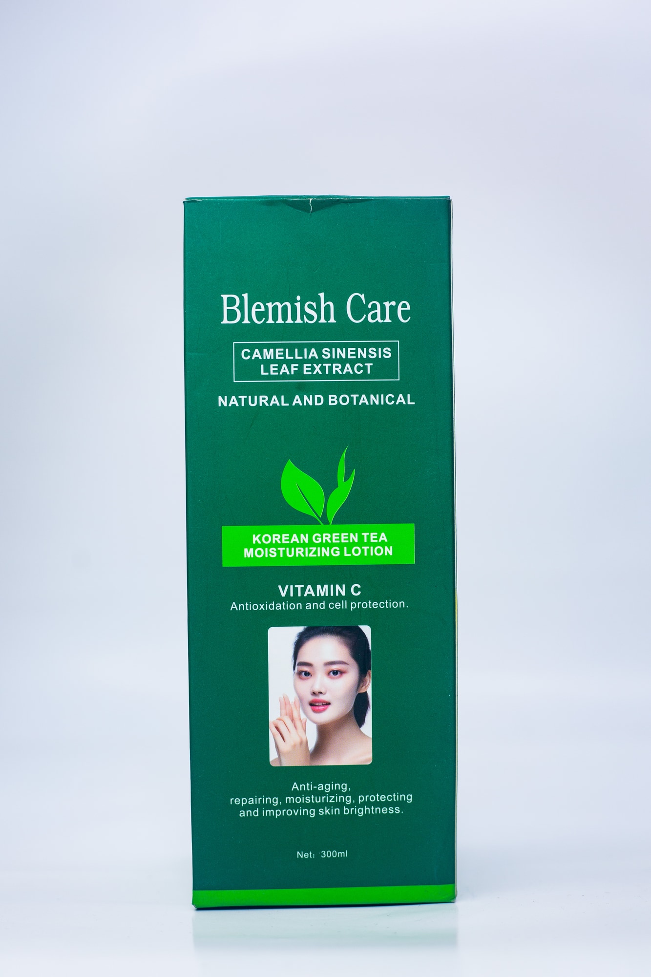 Blemish Care Camellia Sinensis Leaf Extract Natural And Botanical 300ML main view