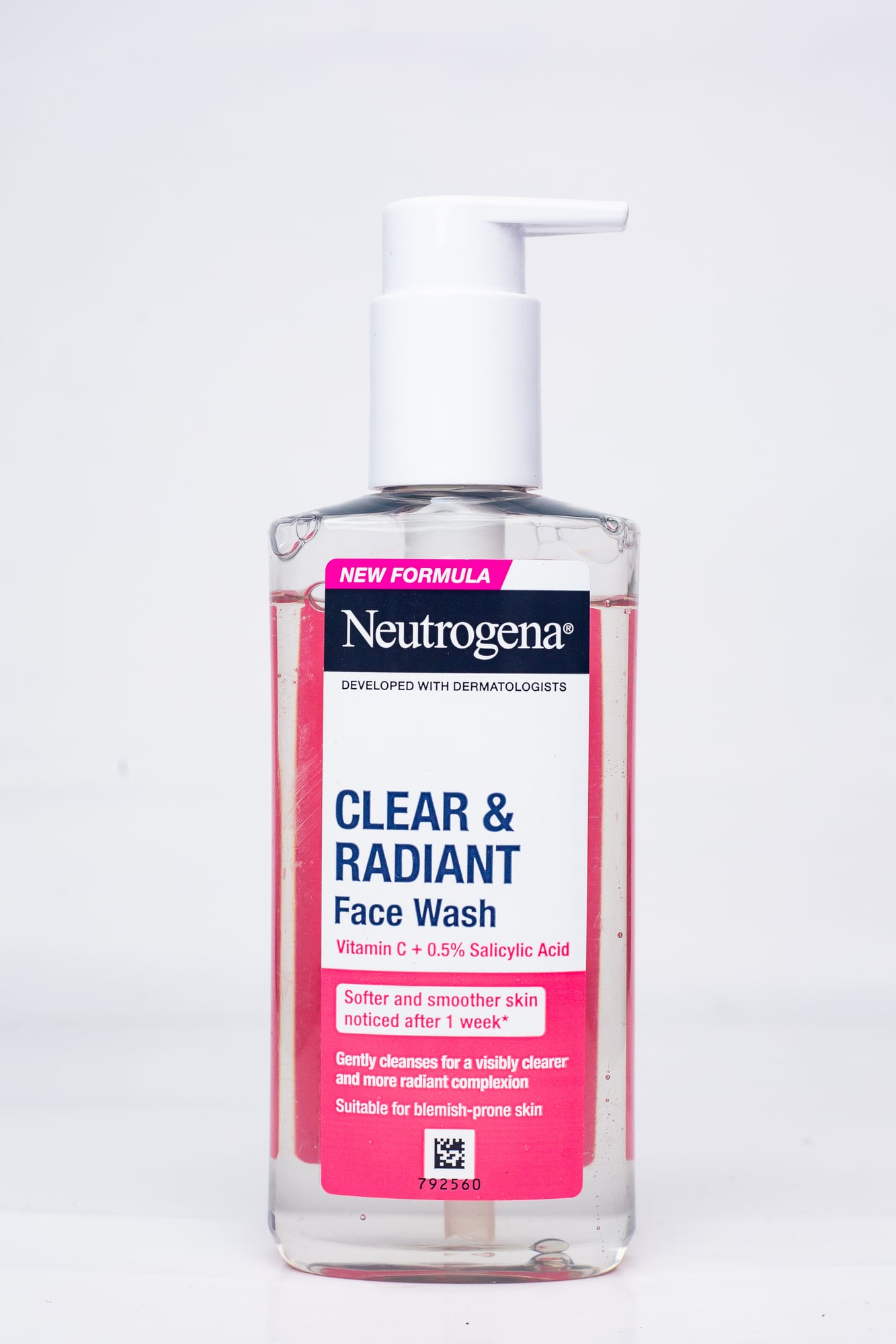 NEUTROGENA CLEAR & RADIANT FACE SCRUB WASH 200ML X 1