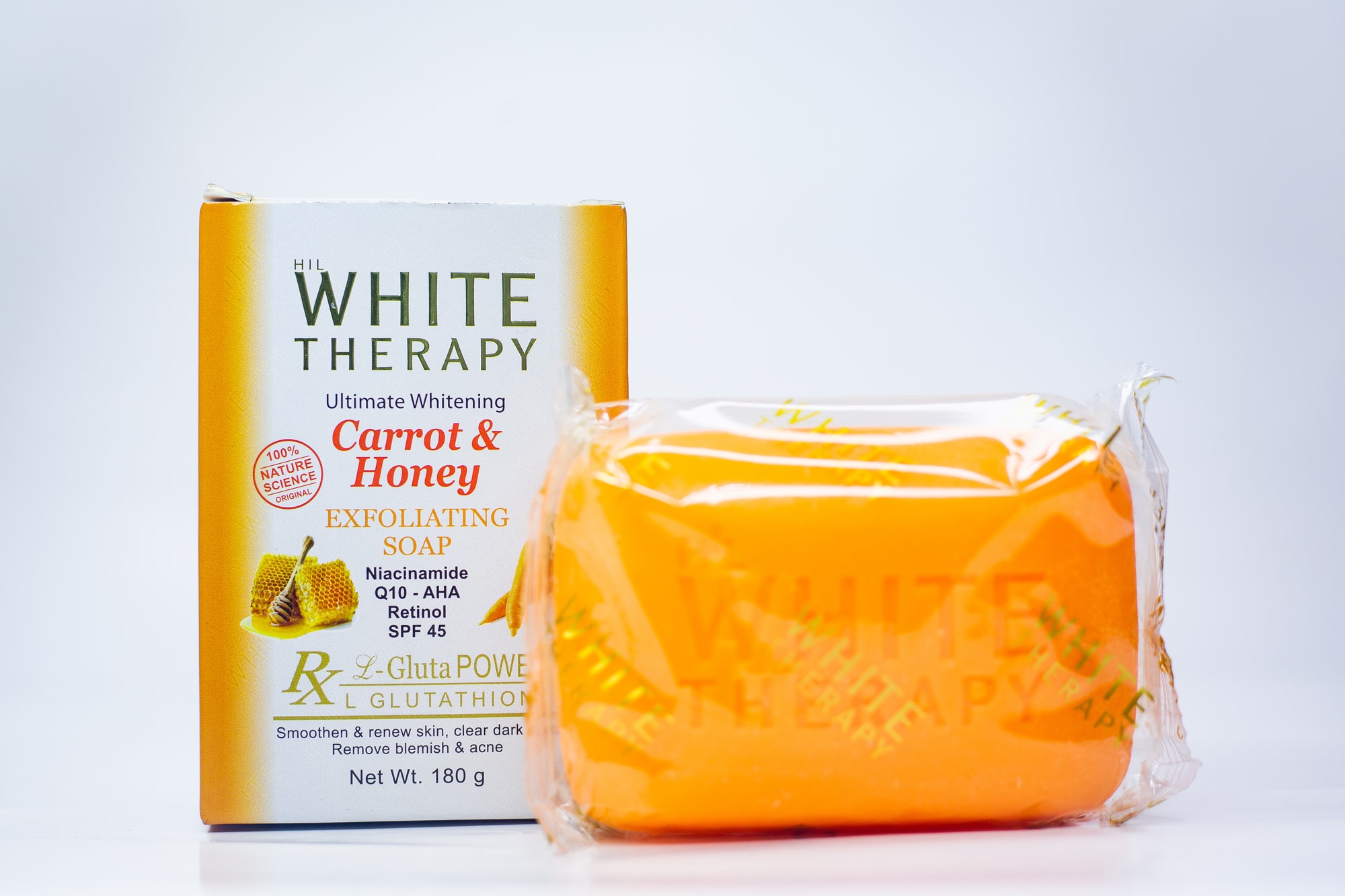 White Therapy 4000 0 Ultimate Whitening Soap 180G